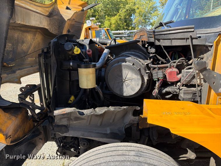 image for item FM6515 2012 International 7400 hook lift truck