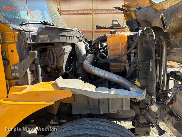 image for item FM6515 2012 International 7400 hook lift truck