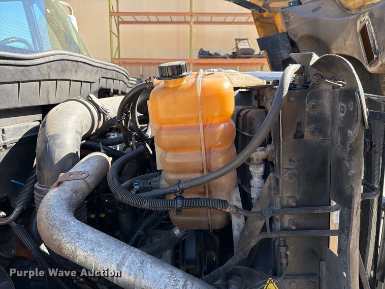 image for item FM6515 2012 International 7400 hook lift truck
