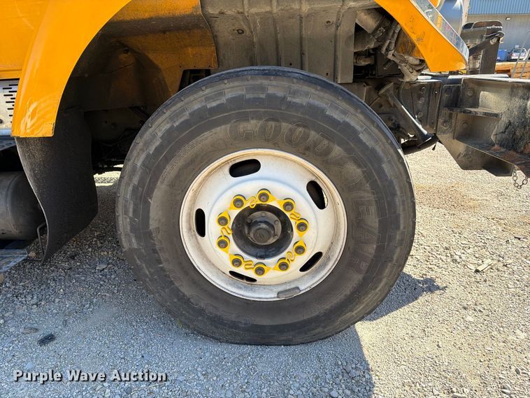 image for item FM6515 2012 International 7400 hook lift truck