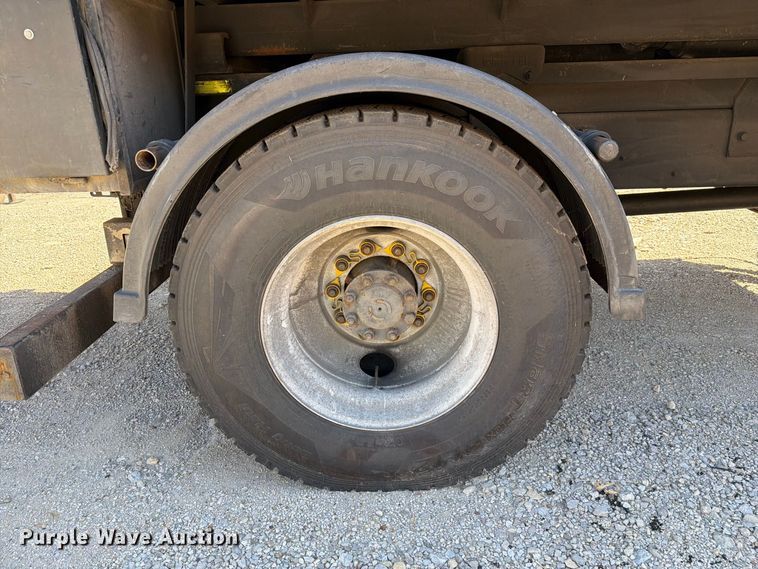 image for item FM6515 2012 International 7400 hook lift truck
