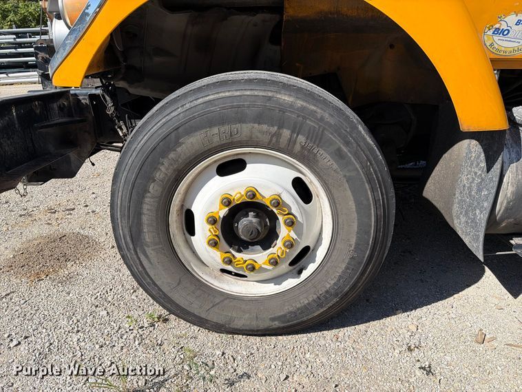 image for item FM6515 2012 International 7400 hook lift truck