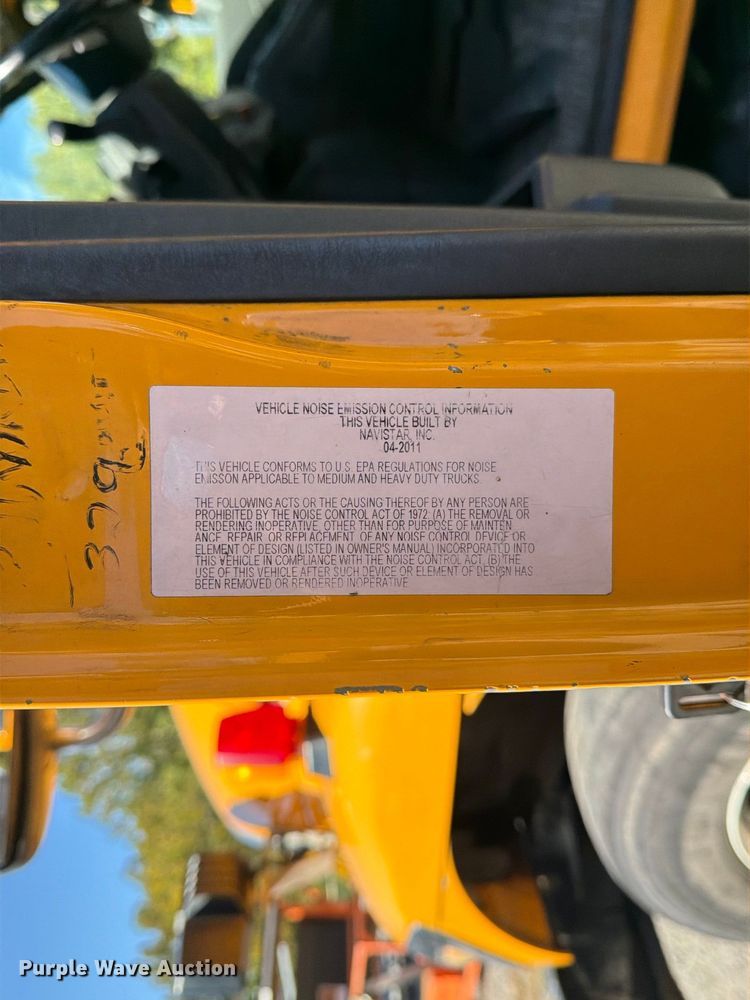image for item FM6515 2012 International 7400 hook lift truck
