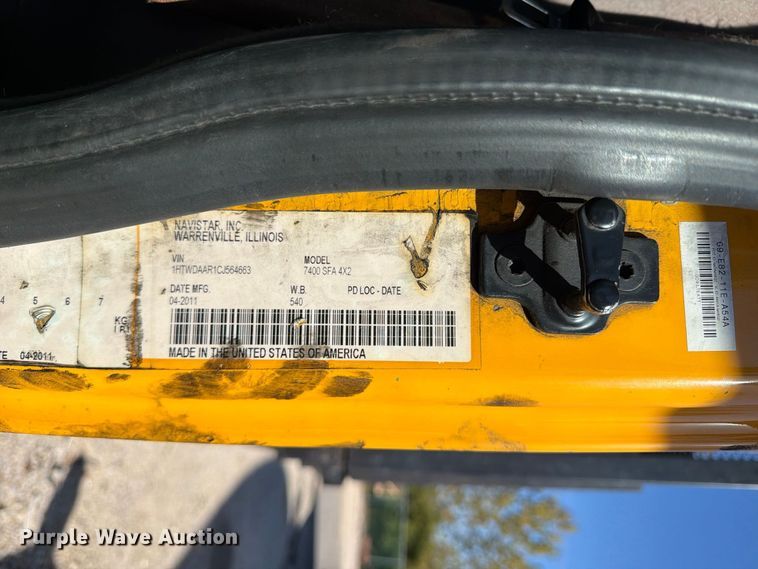 image for item FM6515 2012 International 7400 hook lift truck