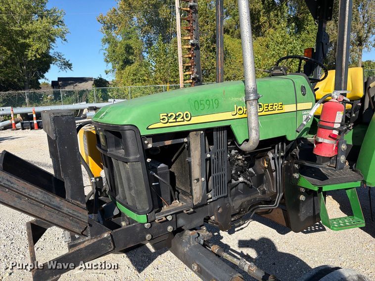 image for item FM6520 John Deere 5220 tractor
