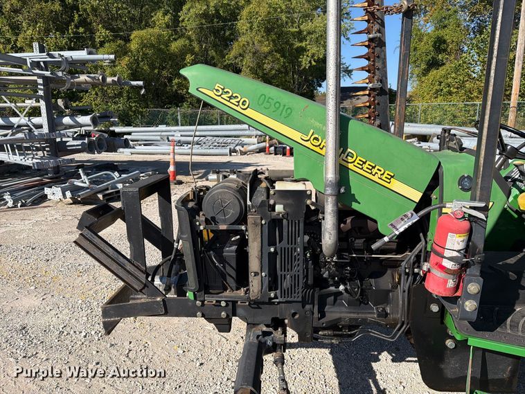 image for item FM6520 John Deere 5220 tractor