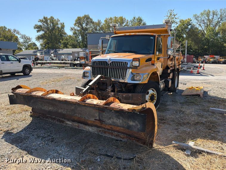 image for item FM6521 2006 International 7400 dump truck