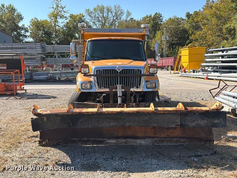 image for item FM6521 2006 International 7400 dump truck