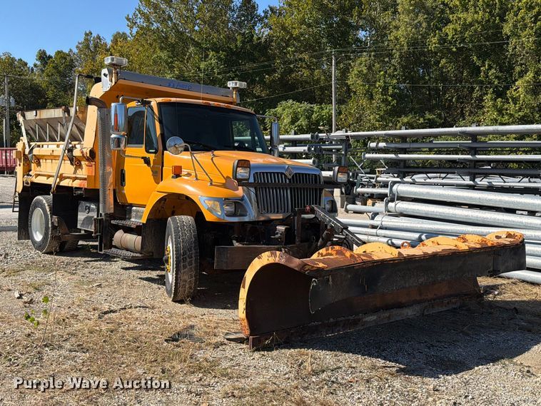 image for item FM6521 2006 International 7400 dump truck