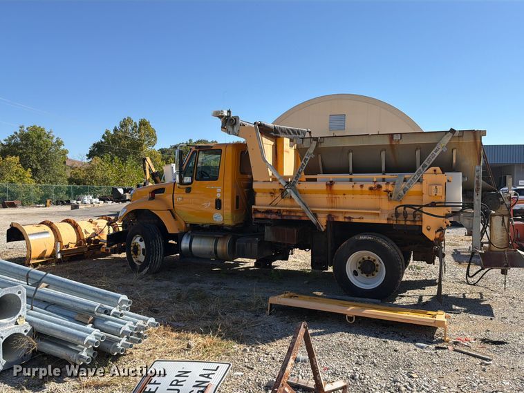 image for item FM6521 2006 International 7400 dump truck