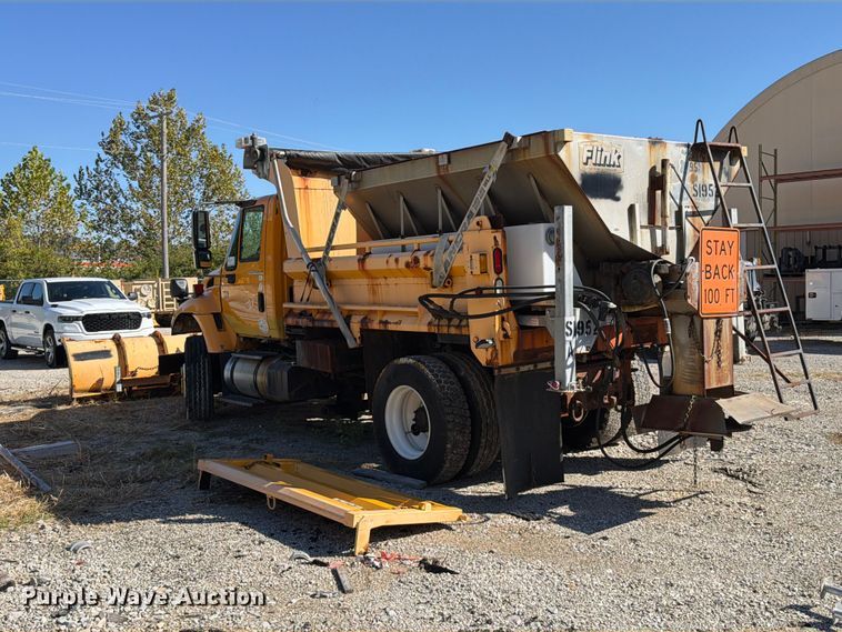 image for item FM6521 2006 International 7400 dump truck
