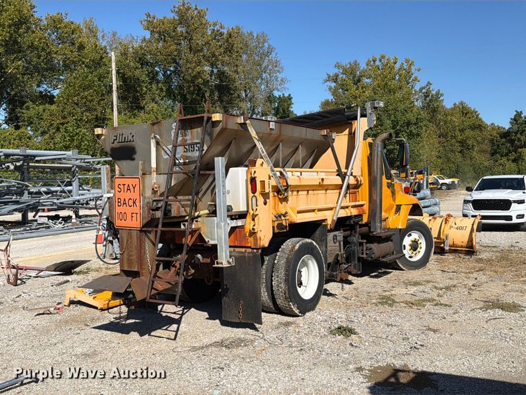 image for item FM6521 2006 International 7400 dump truck