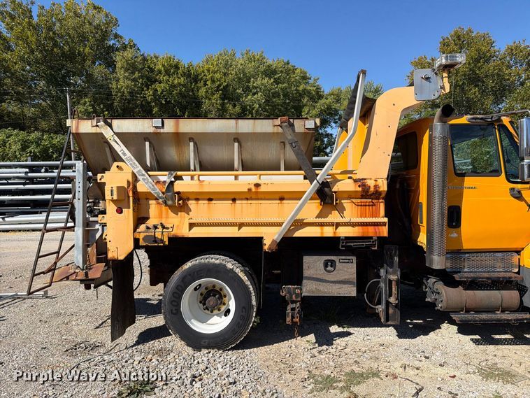 image for item FM6521 2006 International 7400 dump truck