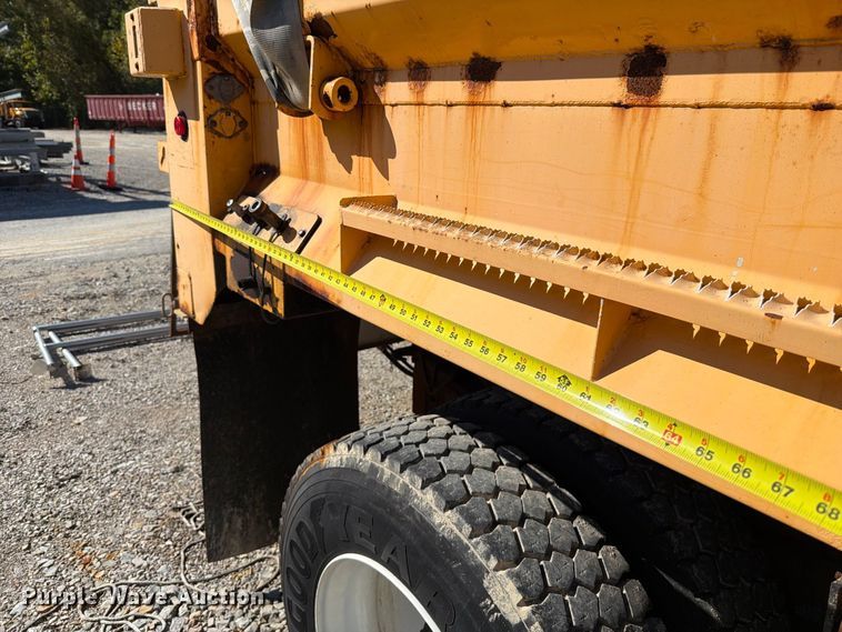 image for item FM6521 2006 International 7400 dump truck