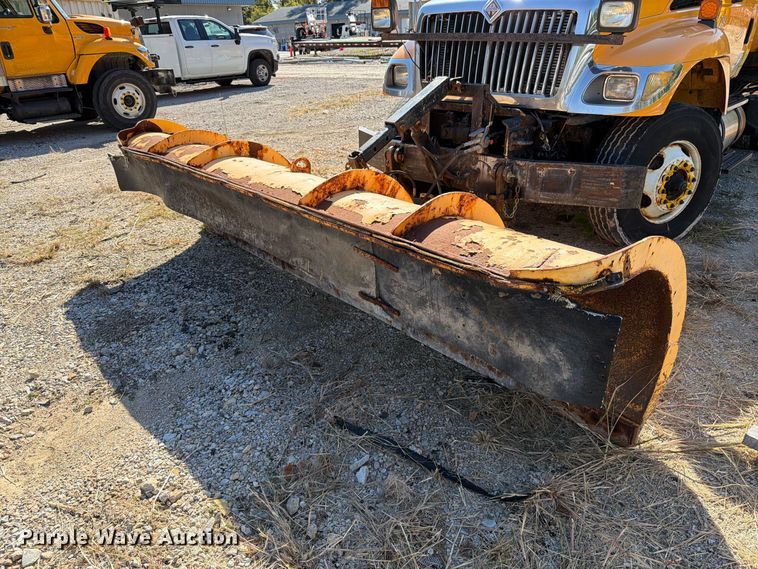 image for item FM6521 2006 International 7400 dump truck