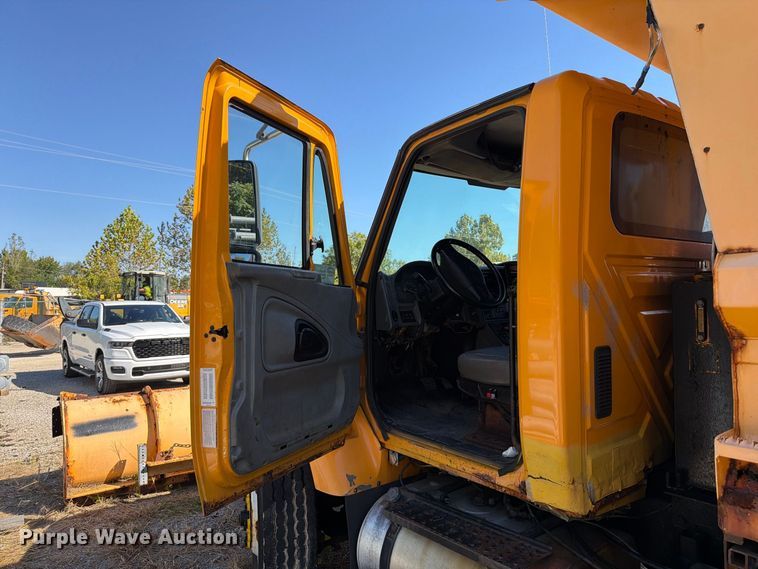 image for item FM6521 2006 International 7400 dump truck