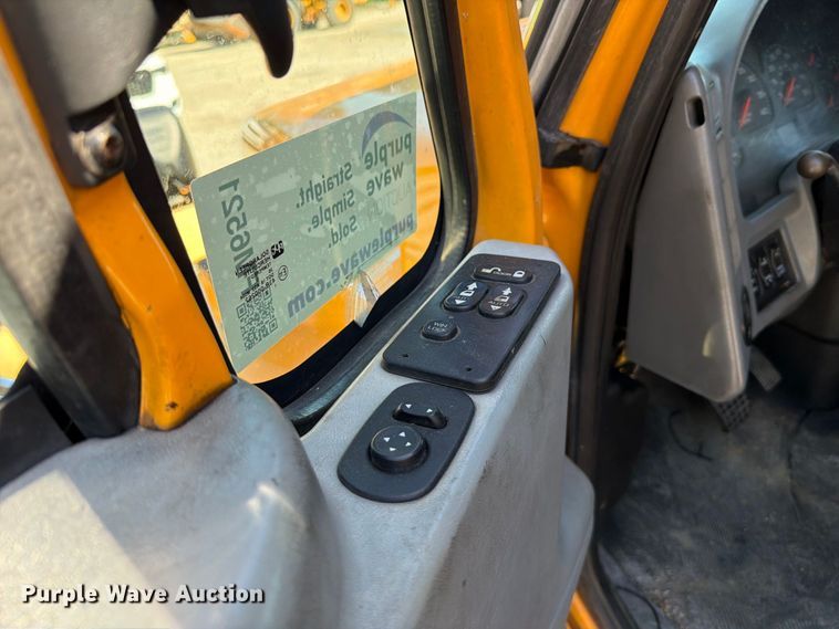 image for item FM6521 2006 International 7400 dump truck