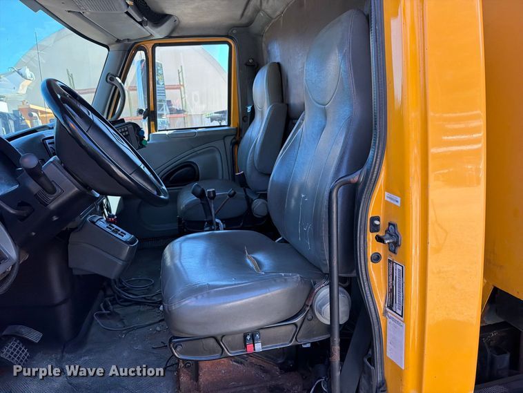 image for item FM6521 2006 International 7400 dump truck