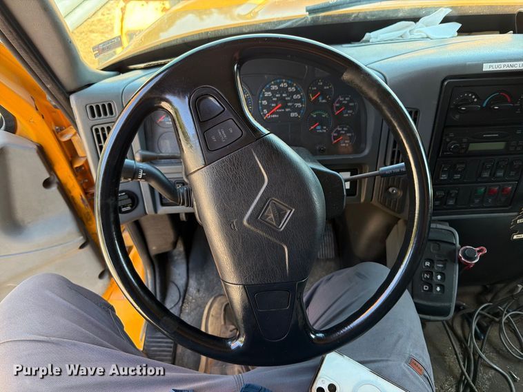 image for item FM6521 2006 International 7400 dump truck