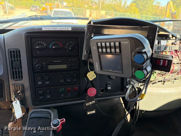 image for item FM6521 2006 International 7400 dump truck