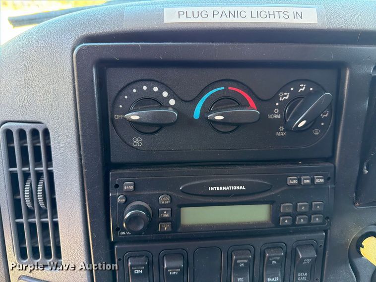 image for item FM6521 2006 International 7400 dump truck