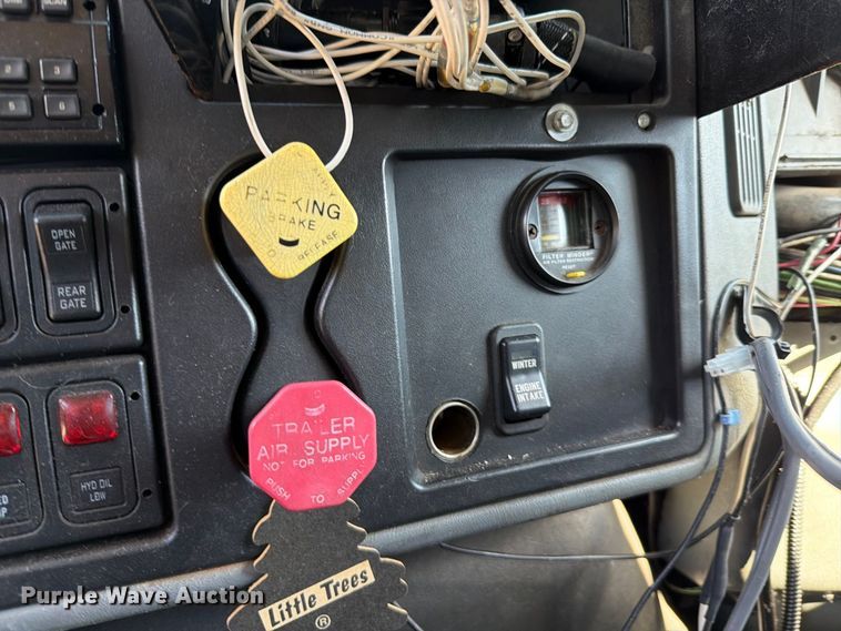 image for item FM6521 2006 International 7400 dump truck