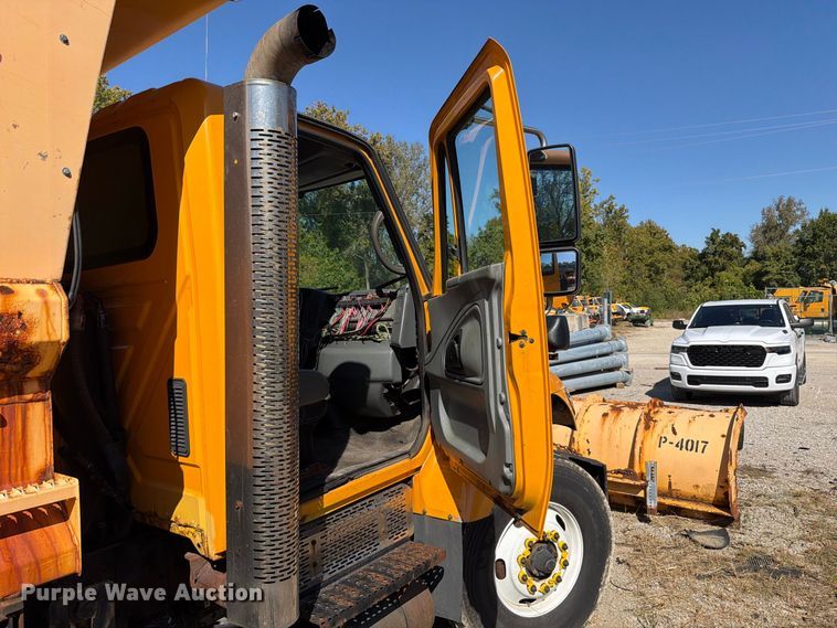 image for item FM6521 2006 International 7400 dump truck