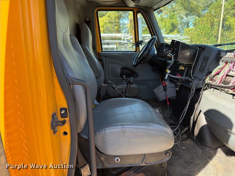 image for item FM6521 2006 International 7400 dump truck