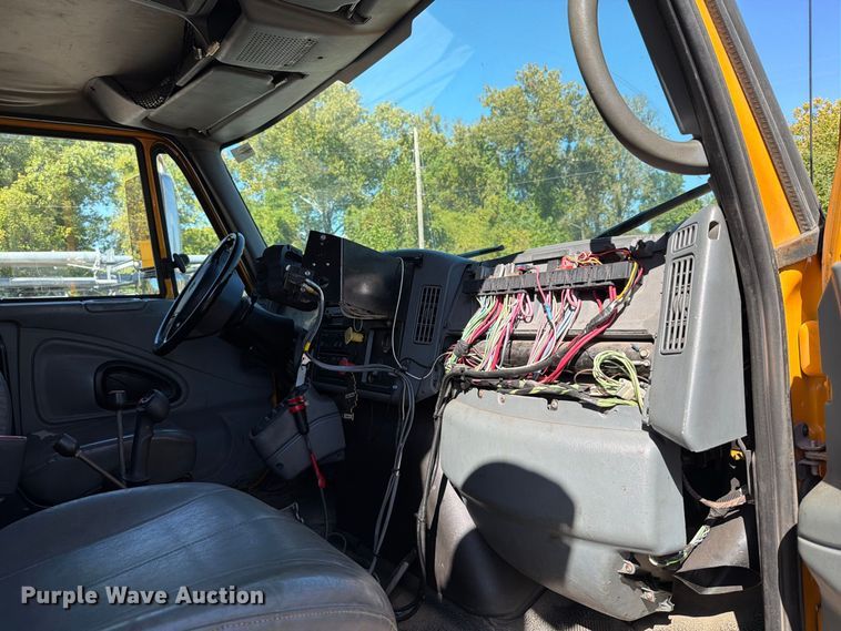 image for item FM6521 2006 International 7400 dump truck