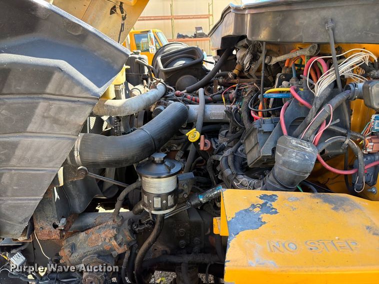 image for item FM6521 2006 International 7400 dump truck