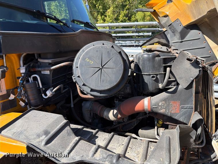 image for item FM6521 2006 International 7400 dump truck