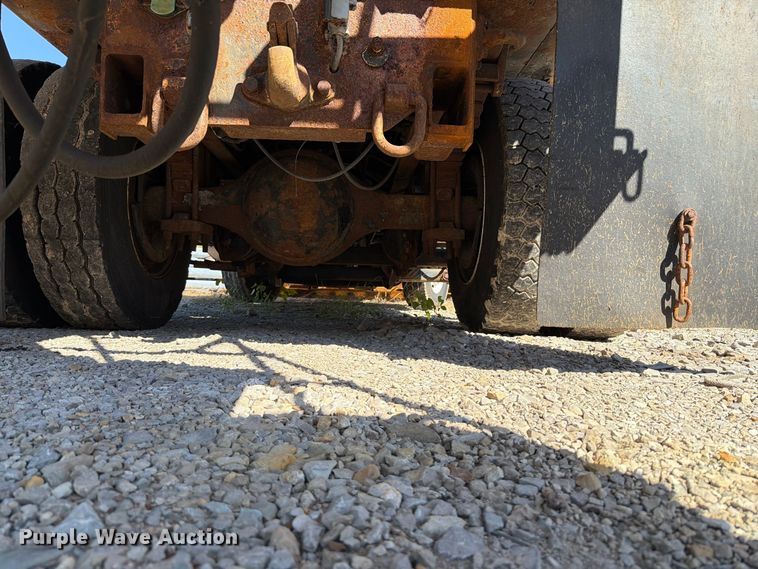 image for item FM6521 2006 International 7400 dump truck