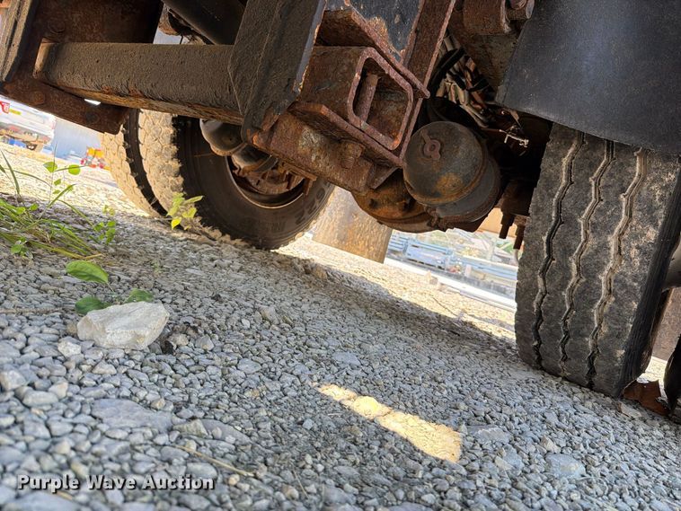 image for item FM6521 2006 International 7400 dump truck