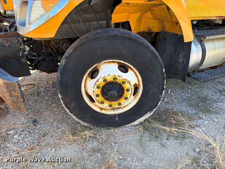 image for item FM6521 2006 International 7400 dump truck