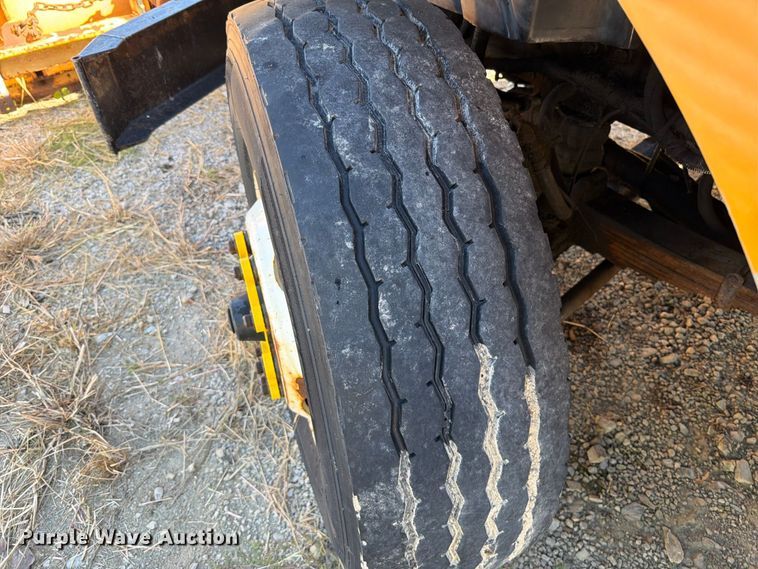 image for item FM6521 2006 International 7400 dump truck