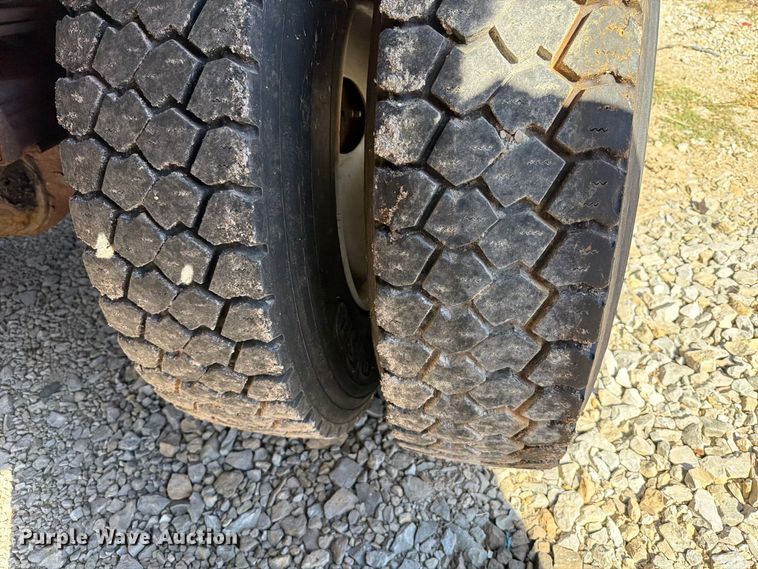 image for item FM6521 2006 International 7400 dump truck