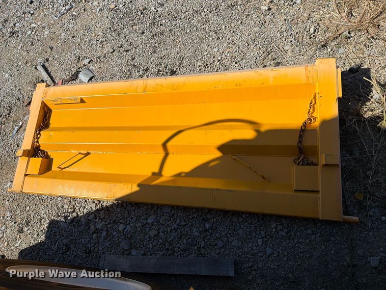 image for item FM6521 2006 International 7400 dump truck