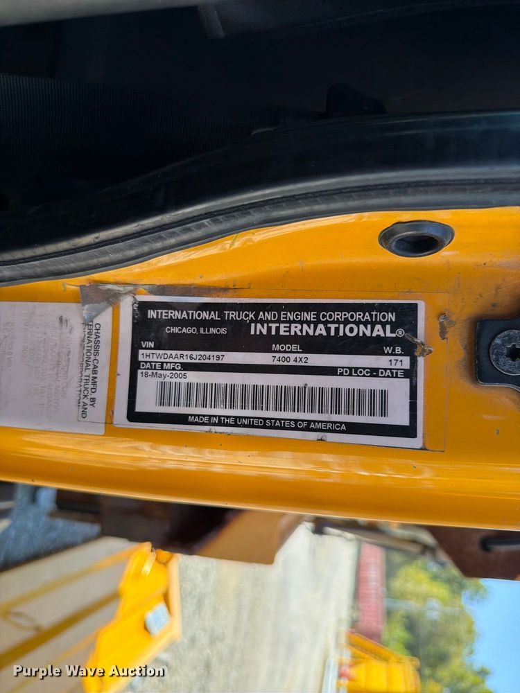image for item FM6521 2006 International 7400 dump truck