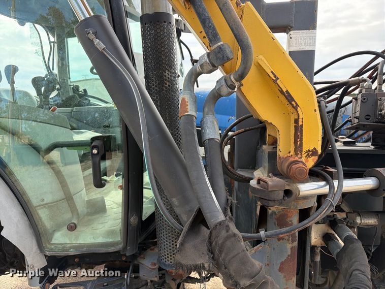 image for item FN2616 New Holland tractor