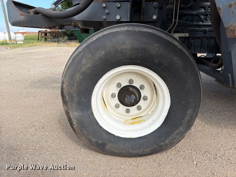 image for item FN2616 New Holland tractor