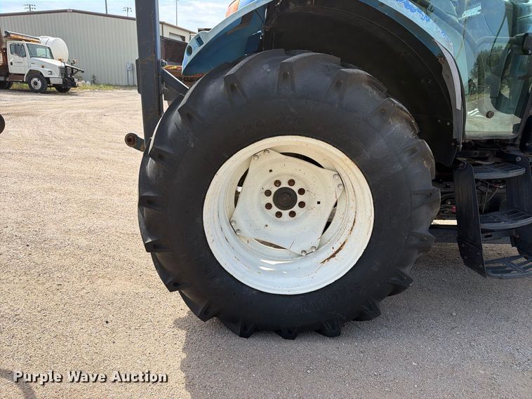 image for item FN2616 New Holland tractor