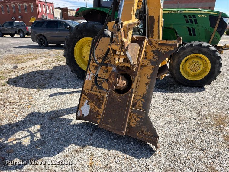 image for item FN5865 2016 John Deere 6120M MFWD tractor