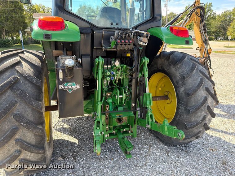 image for item FN5865 2016 John Deere 6120M MFWD tractor