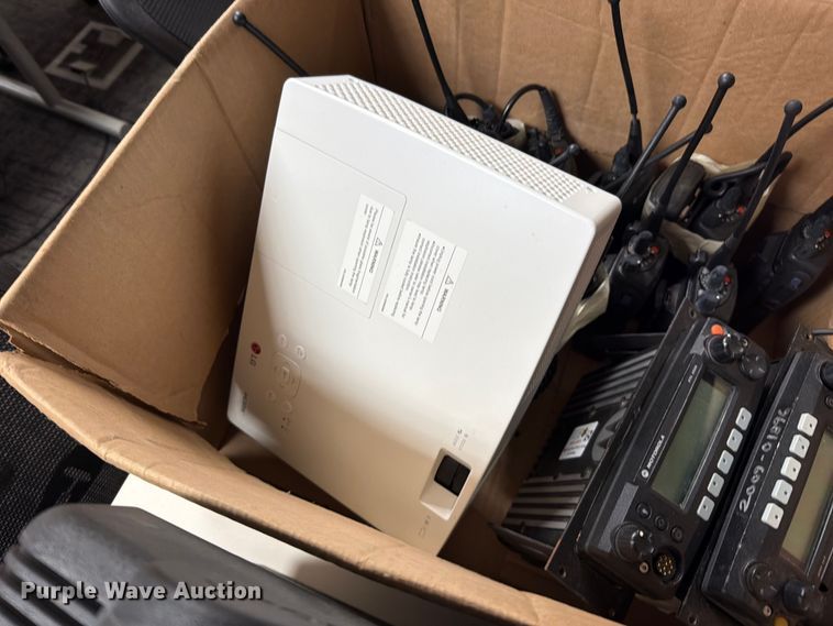 image for item FN5868 Radios