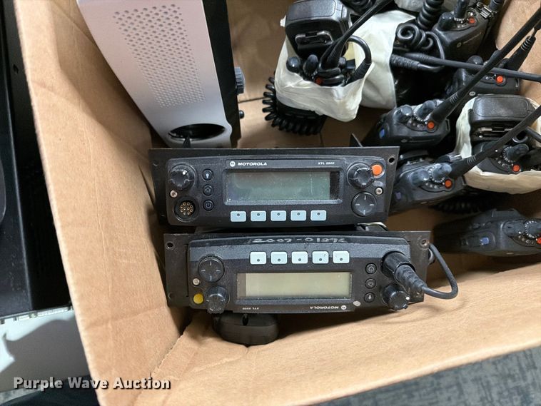 image for item FN5868 Radios