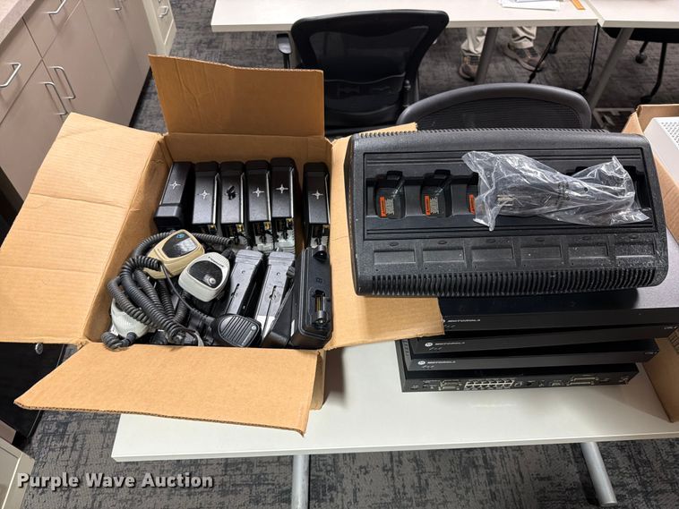 image for item FN5868 Radios