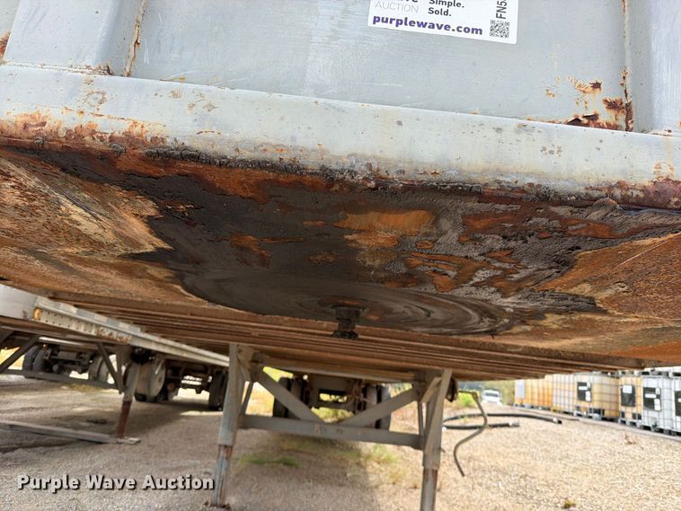 image for item FN5869 1985 Fruehauf FBX-F2-48-11-W1.5-102 dry van trailer