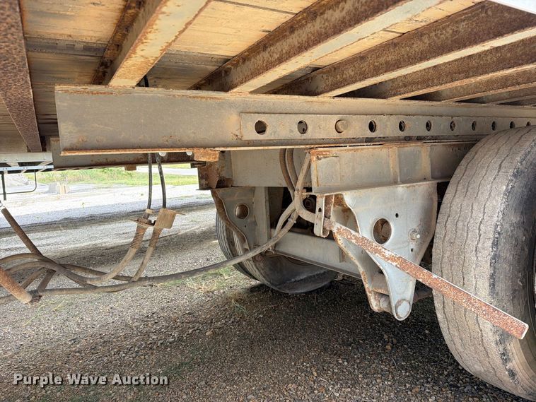 image for item FN5869 1985 Fruehauf FBX-F2-48-11-W1.5-102 dry van trailer