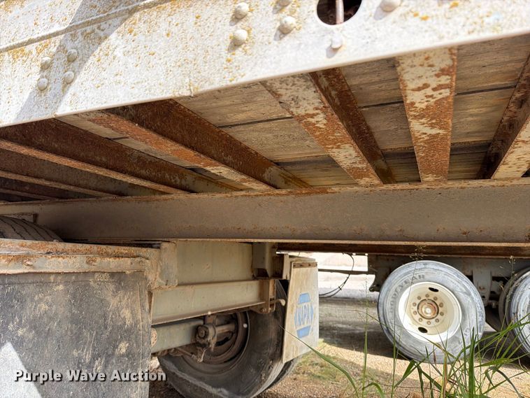 image for item FN5869 1985 Fruehauf FBX-F2-48-11-W1.5-102 dry van trailer