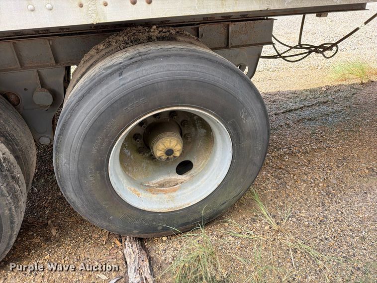 image for item FN5869 1985 Fruehauf FBX-F2-48-11-W1.5-102 dry van trailer